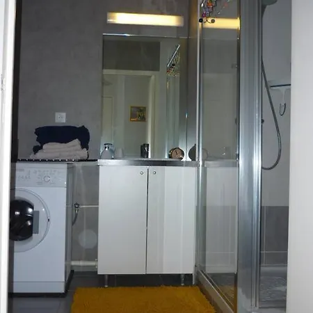 T3 De 70 M2 Idealement Situe Avec Garage Apartment